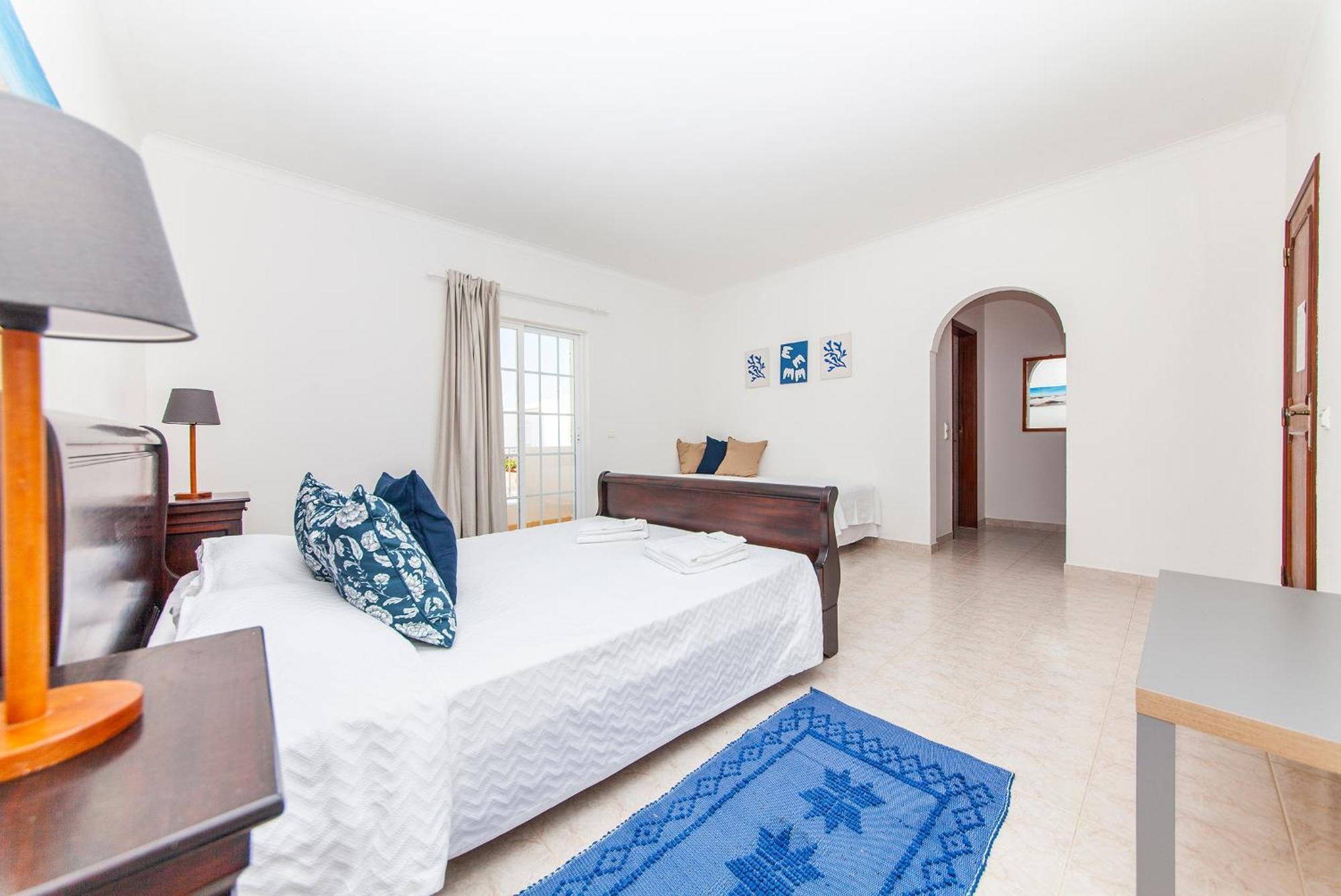 לאגוּ‏ש Q - Casa Do Topo Guesthouse חדר תמונה